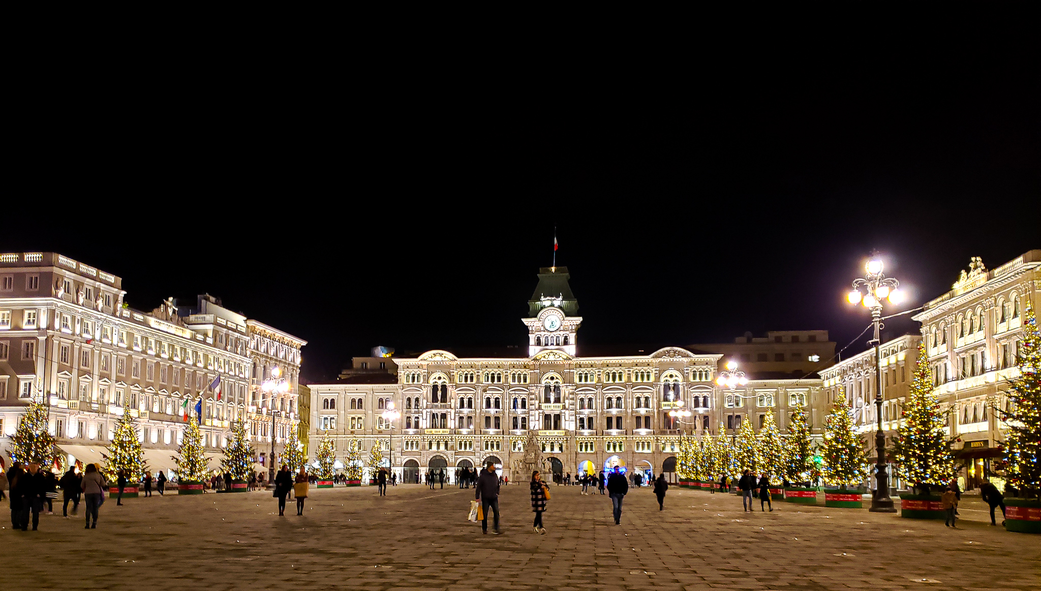 Navidad Trieste Christmas Lights In Trieste Italy Hi Res Stock